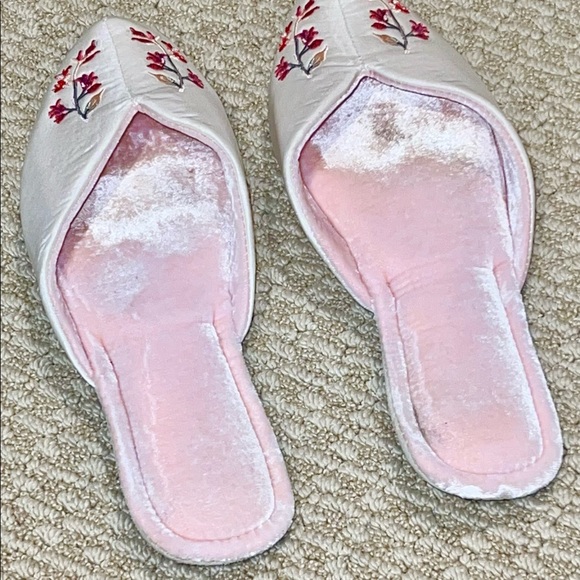 Satiny Embroidered Velvety Slip on Slippers , GAP 7-8 - Picture 9 of 10